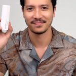 Fattah Amin Instagram - Para lelaki Ingin kelihatan glowing di siang hari?Jangan risau. Glow Day Cream ada untuk jejaka - jejaka diluar sana! Untuk pengetahuan semua, Glow Day Cream mengandungi: ✨Penapis organik yang dapat melindungi kulit dari sinar UVA/UVB. ✨Vitamin C yang dapat membantu mengurangkan pigmentasi pada kulit dan garisan halus sambil merangsang pemutihan kulit dengan baik. Banyak betul kebaikan Glow Day Cream ni😍 #FazuraSkincare #GlowDayCream #Spf35 #MilikSemua #Fazura #FattahAmin