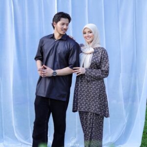 Fattah Amin Instagram - What a sweet couple Fazura and Fattah Amin pair the FAZURA Rampaian Pahang & Kurta by Fattah Amin combination. 💖

Here why you should grab FAZURA Rampaian Pahang & Kurta by Fattah Amin 💕✨

• Variety selection of colors and patterns
• You don't need to iron a lot and it doesn't wrinkle easily.
• Premium and non-hot fabric material
• There are many size selections from S-2XL

Kurta by Fattah Amin can not only be styled during festivals and religious ceremonies but with a neat collared design and comfortable material, darlings prince will look more masculine 🤩✨

For direct purchases, darlings can walk-in to nearby FAZURA Outlet Boutiques and FAZURA Online stores.

FAZURA Online Store:
✨ Website ~ www.fazbulous.com
✨ ShopeeMall ~ FAZURA Official Store
✨ TikTok Shop ~ myfazura

FAZURA Outlet Boutique:
✨ Sunway Putra Mall, Lot G31 (KL)
✨ The Curve Shopping Mall, Lot 147B (Selangor)
✨ Ipoh Parade, Lot F-10 (Perak)
✨ Aman Central, Lot 3-47 (Kedah)
 
FAZURA Mini Store:
✨ SOGO KL & SOGO i-City Shah Alam

✨ FAZURA Micro Store: Suria KLCC (PushCart)

✨ FAZURA Pop-Up Store: Komtar JBCC

#FAZBULOUS #FAZBULOUSCOM #FAZURA #FAZURARAMPAIANPAHANG #KURTABYFATTAHAMIN