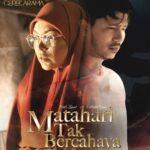 Fattah Amin Instagram - Malam ini, istimewa sempena Maulidur Rasul 🌙 Darah yang dipindahkan ke dalam tubuh Mastura adalah daripada darah penghidap HIV secara tanpa disengajakan. Sejak itu hidup Mastura dan suaminya, Shazan menjadi gelap. Bagaimanakah Mastura dan Shazan hidup dalam mendepani stigma masyarakat yang begitu kejam!? MALAM INI, MATAHARI TAK BERCAHAYA 28 SEPTEMBER 9 MALAM DI TV3 Lakonan mantap : @nad.zainal @fattahaminz @khiriah17 @aiditnoh @mimi_ernida @hafreezadam @esmadaniel @aktorzulkifli @lydia.saimon @afiq_hamidon Mak Jah @fendilondon Cerita Asal : Mira Mustaffa Skrip tulisan @maizura_ederis & @marrmohamad Sebuah karya arahan @ucheefukada. Sebuah terbitan @hj.zil @zeelproduction @dramasangat @tv3malaysia @zeelproduction #MatahariTakBercahaya #DramaSangat