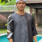 Fattah Amin Instagram - Assalamualaikum.. cantik tak jubah ni? Kalau saya jual ada yang nak beli tak? 😉 cukup seratus komen ‘Nak’ saya jual. #JubahFattahAmin