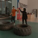 Fattah Amin Instagram - 1st slide tengah training.. 💪 Slide sebelah nak tengok saya lawan angkat tayar dengan siapa? Agak2 siapa menang? 😆😘 #crossfit