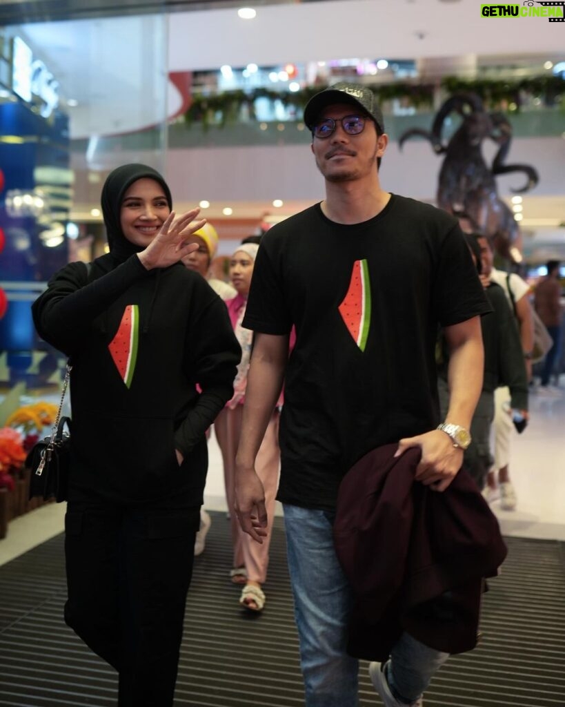 Fattah Amin Instagram - PENDEKAR AWANG movie night with family, friends, FAZURA darlings and @fazurabesties at @tgvcinemas Sunway Putra Mall. 🍿🎥 📸: @hasifikri #pendekarawang