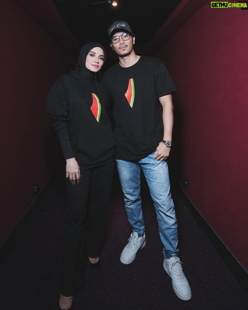 Fattah Amin Instagram - PENDEKAR AWANG movie night with family, friends, FAZURA darlings and @fazurabesties at @tgvcinemas Sunway Putra Mall. 🍿🎥 📸: @hasifikri #pendekarawang