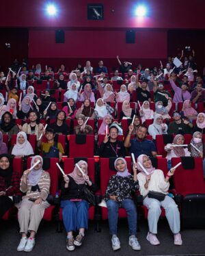 Fattah Amin Instagram - Utara sudah, Terengganu kita mari!

Terima kasih kepada semua di TGV Klebang, Ipoh Perak! InsyaAllah hari ini kita berjumpa lagi di Terengganu bersama Nur Fazura, Heliza Helmi, Hazwani Helmi, dan Wan Hanafi Su!

Paragon Cinemas KTCC Mall, Kuala Terengganu, 17 Januari, 4.30PM
LFS Cinemas Paya Bunga Sentral, Kuala Terengganu, 17 Januari, 8:30PM

Datang awal ya, jangan ketinggalan!

Pendekar Awang: Darah Indera Gajah, penuh dengan teladan, di pawagam berhampiran anda sekarang. SAKSIKANNYA!

#meetandgreet #roadtour #autograf #tayanganbermula #dipawagam #pendekarawang #filempendekarawang #darahinderagajah #fattahamin #nadhirnasar #amirahnaf #alikarimi #amerulaffendi #demitanahtumpahnyadarahku #studiokembara #hiburanbermanfaat