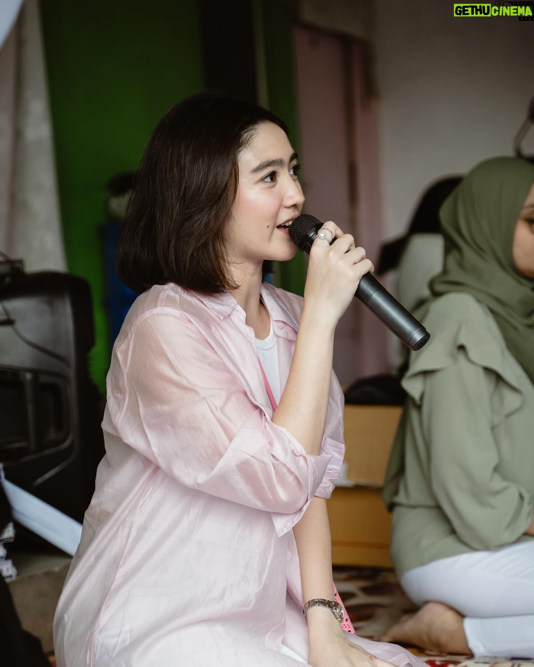 Febby Rastanty - 342.9K Likes - #throwbackmonday to 1st of Feb, 2024. Merayakan hari kelahiranku bareng adik-adik dari Rumah Belajar Ceria di Kampung pemulung Joglo. Dibantuin sama tim dari @kitabisacom dan juga @rbceria.joglo pastinya. Ah, my heart is full 💖