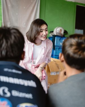 Febby Rastanty Instagram - #throwbackmonday to 1st of Feb, 2024. Merayakan hari kelahiranku bareng adik-adik dari Rumah Belajar Ceria di Kampung pemulung Joglo. Dibantuin sama tim dari @kitabisacom dan juga @rbceria.joglo pastinya. Ah, my heart is full 💖