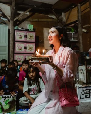 Febby Rastanty Instagram - #throwbackmonday to 1st of Feb, 2024. Merayakan hari kelahiranku bareng adik-adik dari Rumah Belajar Ceria di Kampung pemulung Joglo. Dibantuin sama tim dari @kitabisacom dan juga @rbceria.joglo pastinya. Ah, my heart is full 💖