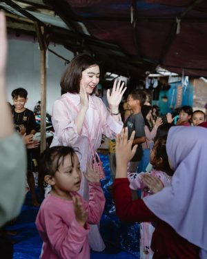 Febby Rastanty Instagram - #throwbackmonday to 1st of Feb, 2024. Merayakan hari kelahiranku bareng adik-adik dari Rumah Belajar Ceria di Kampung pemulung Joglo. Dibantuin sama tim dari @kitabisacom dan juga @rbceria.joglo pastinya. Ah, my heart is full 💖