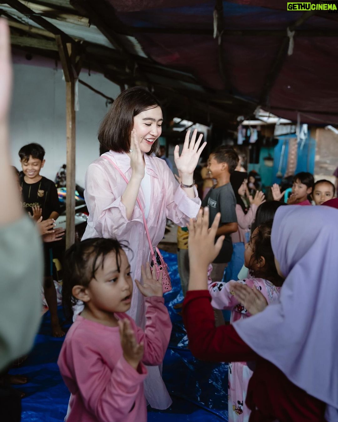 Febby Rastanty - 342.9K Likes - #throwbackmonday to 1st of Feb, 2024. Merayakan hari kelahiranku bareng adik-adik dari Rumah Belajar Ceria di Kampung pemulung Joglo. Dibantuin sama tim dari @kitabisacom dan juga @rbceria.joglo pastinya. Ah, my heart is full 💖
