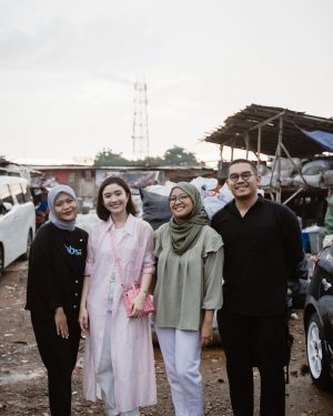 Febby Rastanty Instagram - #throwbackmonday to 1st of Feb, 2024. Merayakan hari kelahiranku bareng adik-adik dari Rumah Belajar Ceria di Kampung pemulung Joglo. Dibantuin sama tim dari @kitabisacom dan juga @rbceria.joglo pastinya. Ah, my heart is full 💖