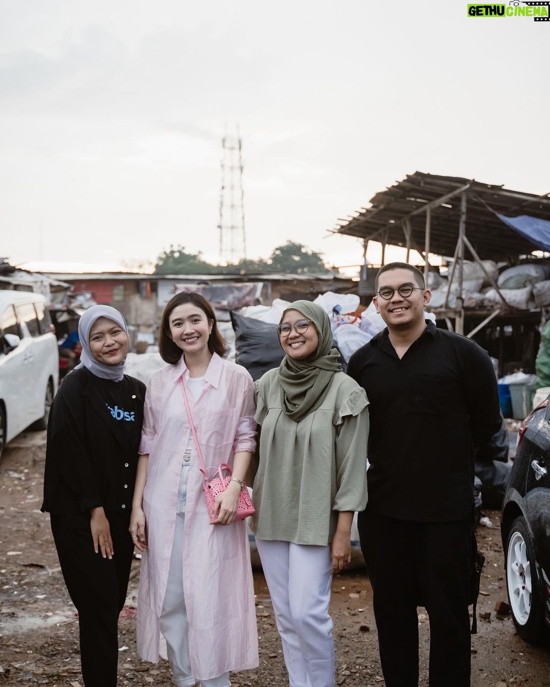 Febby Rastanty - 342.9K Likes - #throwbackmonday to 1st of Feb, 2024. Merayakan hari kelahiranku bareng adik-adik dari Rumah Belajar Ceria di Kampung pemulung Joglo. Dibantuin sama tim dari @kitabisacom dan juga @rbceria.joglo pastinya. Ah, my heart is full 💖