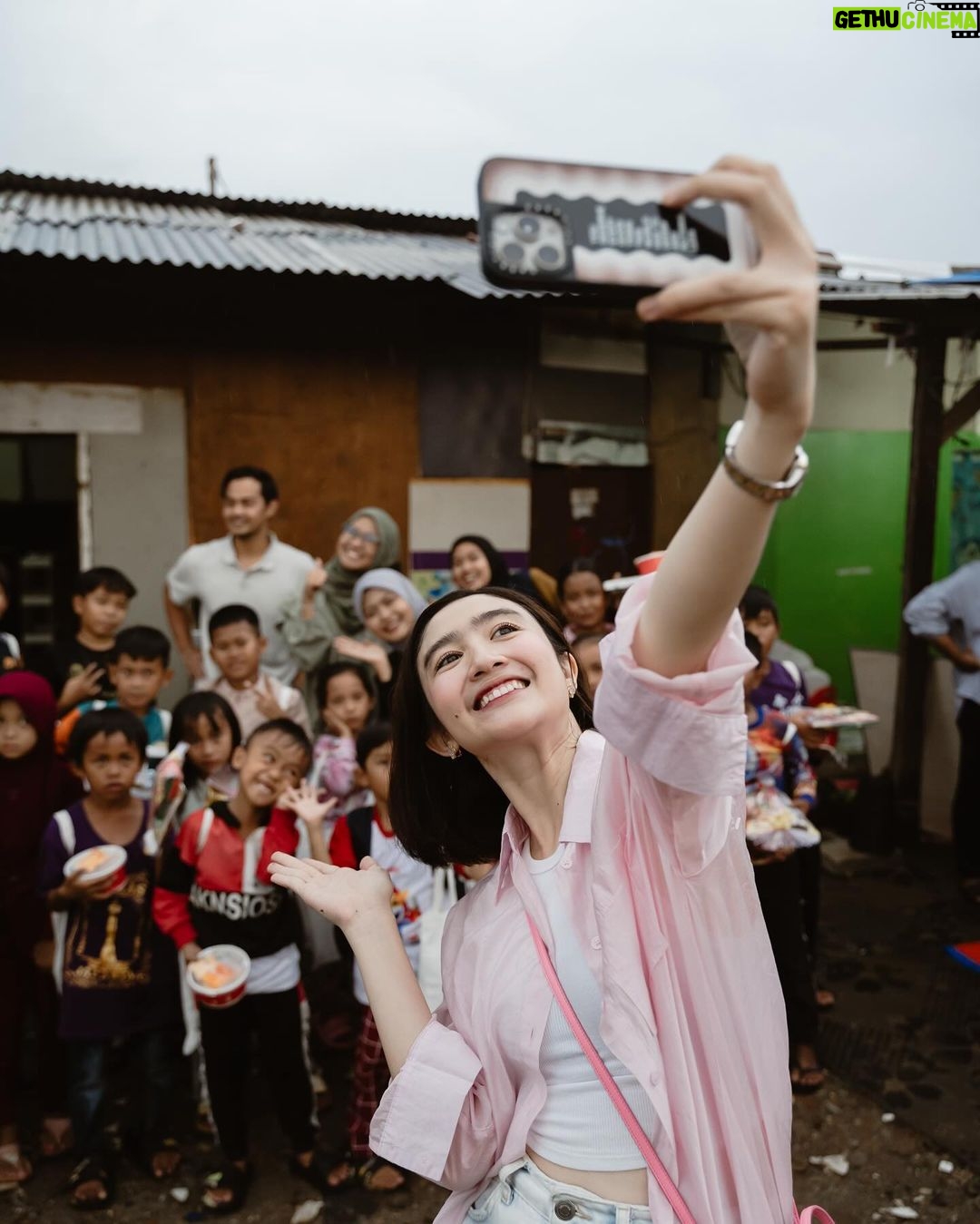 Febby Rastanty - 342.9K Likes - #throwbackmonday to 1st of Feb, 2024. Merayakan hari kelahiranku bareng adik-adik dari Rumah Belajar Ceria di Kampung pemulung Joglo. Dibantuin sama tim dari @kitabisacom dan juga @rbceria.joglo pastinya. Ah, my heart is full 💖