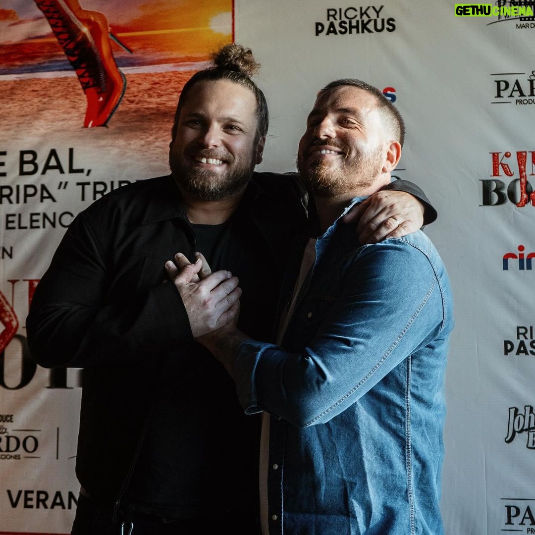Federico Bal - 5.8K Likes - Vuelve Lola, vuelve @kinkyargentina ! Esta vez en mi mar del plata querida, con un elenco nuevo y con la incorporación de este tipo que tanto admiro! Vamos a por todo @tripa_german ! Y todavía nos falta contarles la incorporación de una gran figura en el papel de Lauren, van a amarla! Gracias @miguel.pardok @pardoproduccionesok por hacer todo esto posible y @rickypashkus @rimasproducciones por darme esta oportunidad enorme para mi carrera por segunda vez! En semanas arrancamos los ensayos de este tanque que es “Kinky Boots”. Nos vemos a partir del 2/1/24 en el Radiocity @centrodeartemdp no te la pierdas!
.
.
.
Ph @maderenaudier