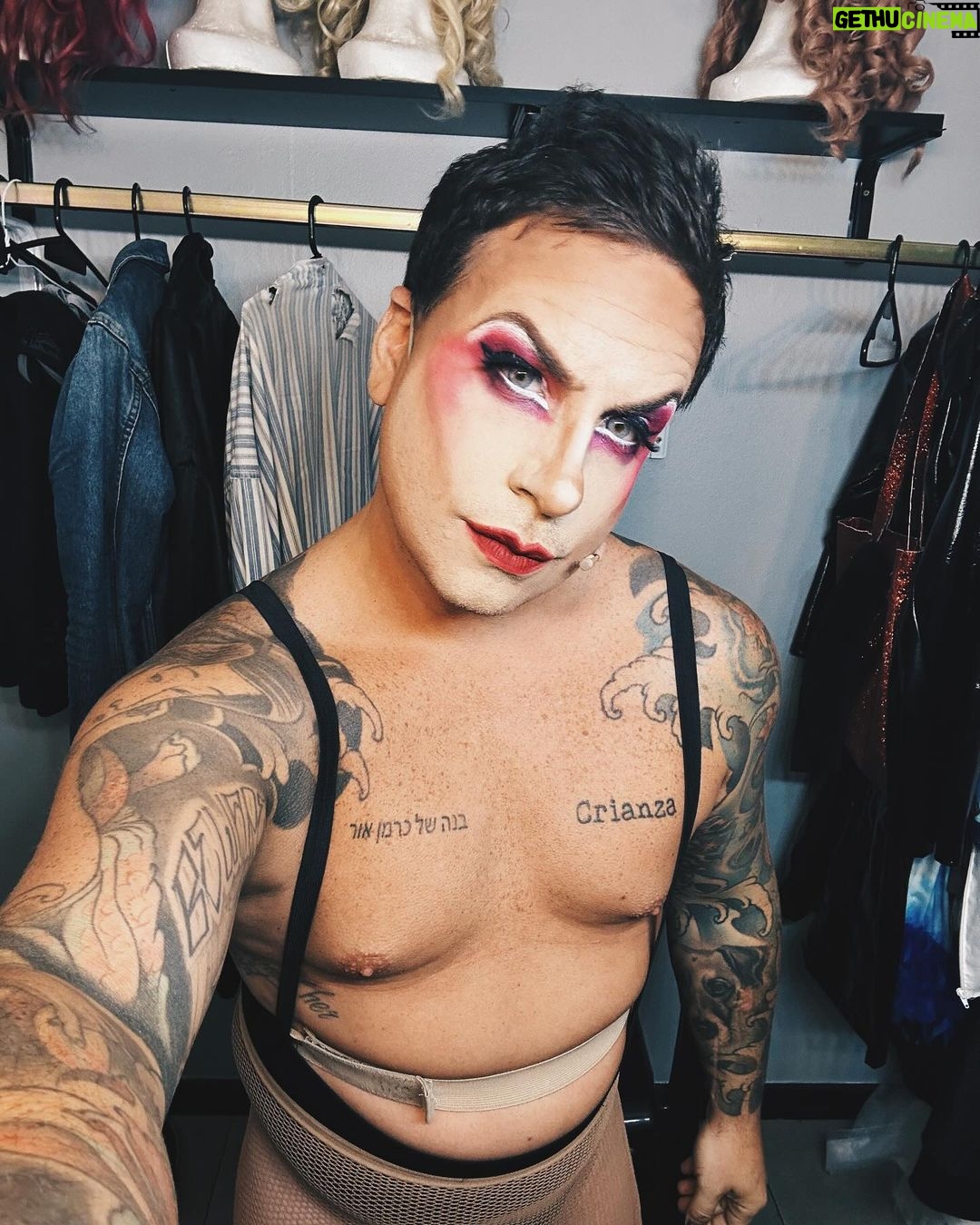 Federico Bal - 11.9K Likes - Color o byn?
Enamorado de este laburo de make up. Sale ese tutorial del proceso? Creado por mi amiga @tefi.giraldo y realizado por @cecivent ! Gracias @clarlentcolor por los lentes 😘