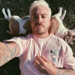 Federico Bal Instagram – Cuando me esté convirtiendo en mi vieja no diré nada, pero habrá señales
.
.
.
.
Look @peluqueria_il_figaro Ingeniero Maschwitz