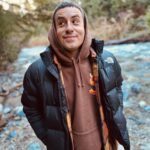 Federico Bal Instagram - Estos días en la montaña que necesitaba tanto. Fueron días de muchas cosas, reuniones, emociones. Poder volver a esquiar después de algunos años parados por mi accidente en Brasil, disfrutar del aire puro y volver a enamorarme una vez más del sur, de su gente, era lo que necesitaba. Y con el personaje de mi primo @bal.luciano que me sigue en todas. Deslicen y vean el último vídeo con una hermosa caída. Sean felices y AGUANTE RIVER LA PUTA MADRE. Neuquén, Villa La Angostura