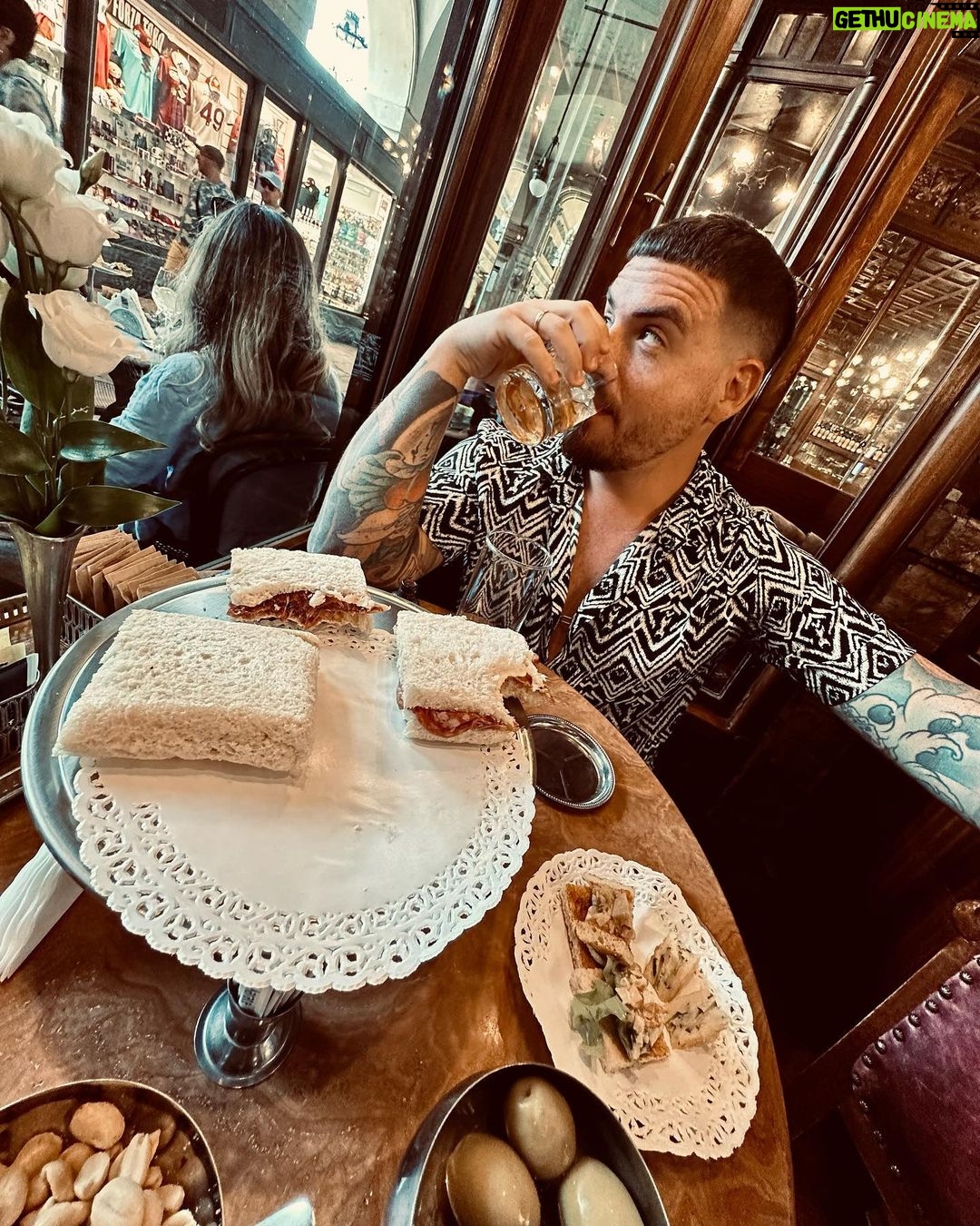 Federico Bal - 6.9K Likes - Seguimos recorriendo Italia. No se imaginan los programas que se vienen en @restodelmundo13 ! Acá les dejo unas random de Turín. Que ciudad, que placer poder recorrer estos lugares y en muy poco tiempo poder mostrárselos en la pantalla de @eltrecetv ! Es mi trabajo soñado? Claro que si.