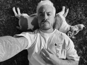 Federico Bal Instagram - Cuando me esté convirtiendo en mi vieja no diré nada, pero habrá señales
.
.
.
.
Look @peluqueria_il_figaro