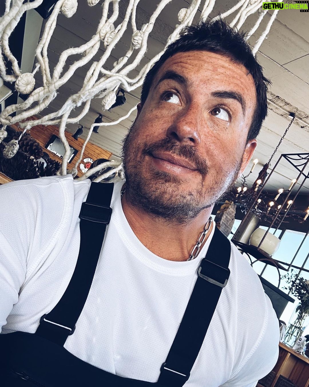 Federico Bal - 5.2K Likes - Postales de unos días maravillosos en familia. Nieve y amigos en el sur. Gracias @barilochear por siempre recibirnos tan bien 😍