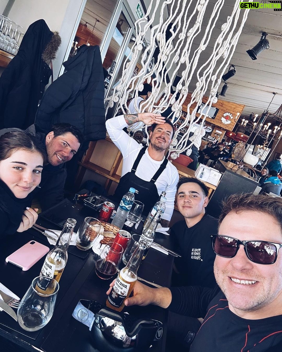 Federico Bal - 5.2K Likes - Postales de unos días maravillosos en familia. Nieve y amigos en el sur. Gracias @barilochear por siempre recibirnos tan bien 😍