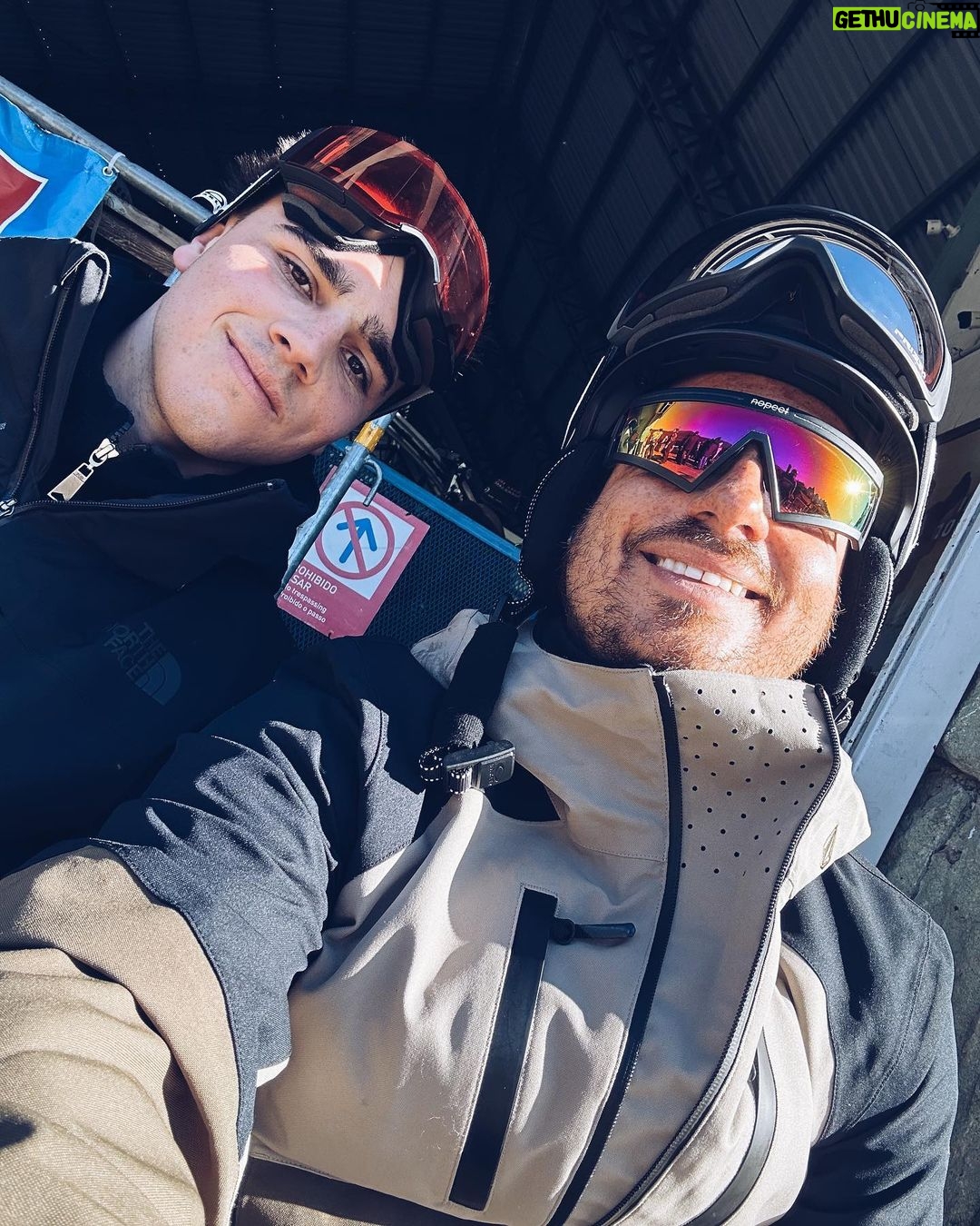 Federico Bal - 5.2K Likes - Postales de unos días maravillosos en familia. Nieve y amigos en el sur. Gracias @barilochear por siempre recibirnos tan bien 😍