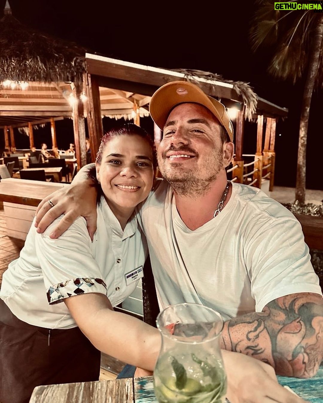 Federico Bal - 6.7K Likes - Unas que me quedaron desde el paraíso. Unos días inolvidables que pronto verán en @restodelmundo13 por @eltrecetv ! Gracias amigos de @arubabonbini #aruba #arubabonbini