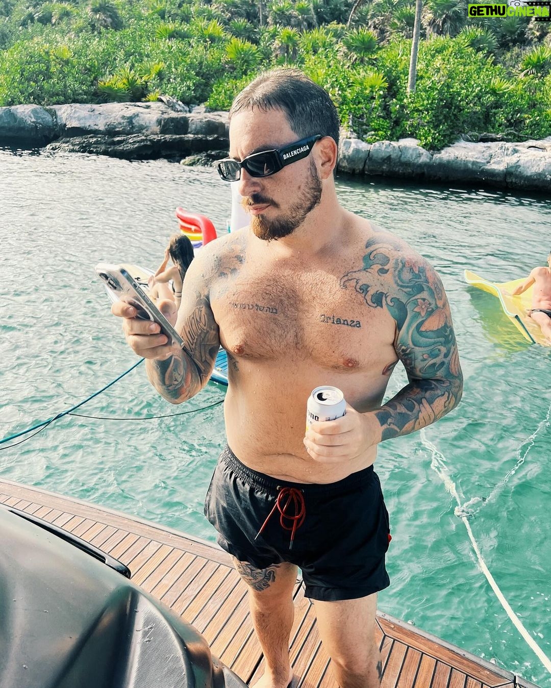 Federico Bal - 8.5K Likes - Tulum de mi corazón. Este lugar te cambia, no puedo explicarles los días q pasamos en la selva mexicana grabando para @restodelmundo13 con el gran @juanoswald ! Pero también disfrutando y esta vez con ella, que se puso la diez y no paró de producir con nosotros para que salga todo genial, te adoro @clarimperatrice ! Pronto verán por @eltrecetv estos días en el paraíso! México, sos una cosa tan especial, por que siento que de alguna manera esto fue solo el comienzo?