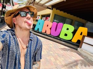 Federico Bal Instagram - QUE BIEN ME SIENTA EL CARIBE 🇦🇼 
Estamos hace 48 hs en la “one happy island” y puedo realmente confirmar que es realmente hermosa; su gente, su comida, sus playas! Dios mío, es realmente el paraíso. No paramos, de un lado para el otro. Conociendo sus calles, sus playas, sus costumbres y siempre con ese vibe tan caribeño, que enamora. Pronto lo verán en @restodelmundo13 ! Gracias amigos de @arubabonbini #Aruba #Arubabonbini Duchi duchi 💋