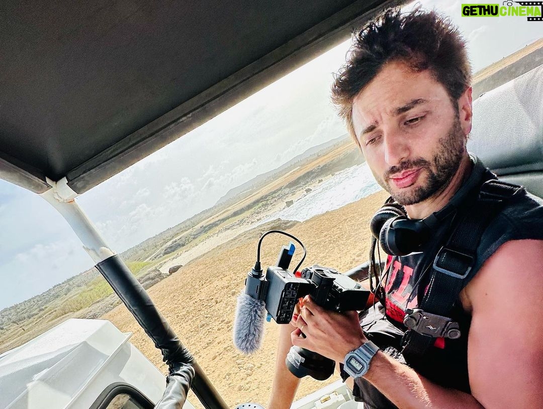 Federico Bal - 9.7K Likes - QUE BIEN ME SIENTA EL CARIBE 🇦🇼
Estamos hace 48 hs en la “one happy island” y puedo realmente confirmar que es realmente hermosa; su gente, su comida, sus playas! Dios mío, es realmente el paraíso. No paramos, de un lado para el otro. Conociendo sus calles, sus playas, sus costumbres y siempre con ese vibe tan caribeño, que enamora. Pronto lo verán en @restodelmundo13 ! Gracias amigos de @arubabonbini #Aruba #Arubabonbini Duchi duchi 💋