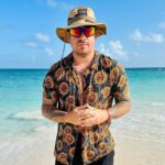 Federico Bal Instagram – QUE BIEN ME SIENTA EL CARIBE 🇦🇼 
Estamos hace 48 hs en la “one happy island” y puedo realmente confirmar que es realmente hermosa; su gente, su comida, sus playas! Dios mío, es realmente el paraíso. No paramos, de un lado para el otro. Conociendo sus calles, sus playas, sus costumbres y siempre con ese vibe tan caribeño, que enamora. Pronto lo verán en @restodelmundo13 ! Gracias amigos de @arubabonbini #Aruba #Arubabonbini Duchi duchi 💋 Orenjastad, Aruba