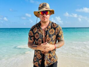 Federico Bal Instagram - QUE BIEN ME SIENTA EL CARIBE 🇦🇼 
Estamos hace 48 hs en la “one happy island” y puedo realmente confirmar que es realmente hermosa; su gente, su comida, sus playas! Dios mío, es realmente el paraíso. No paramos, de un lado para el otro. Conociendo sus calles, sus playas, sus costumbres y siempre con ese vibe tan caribeño, que enamora. Pronto lo verán en @restodelmundo13 ! Gracias amigos de @arubabonbini #Aruba #Arubabonbini Duchi duchi 💋