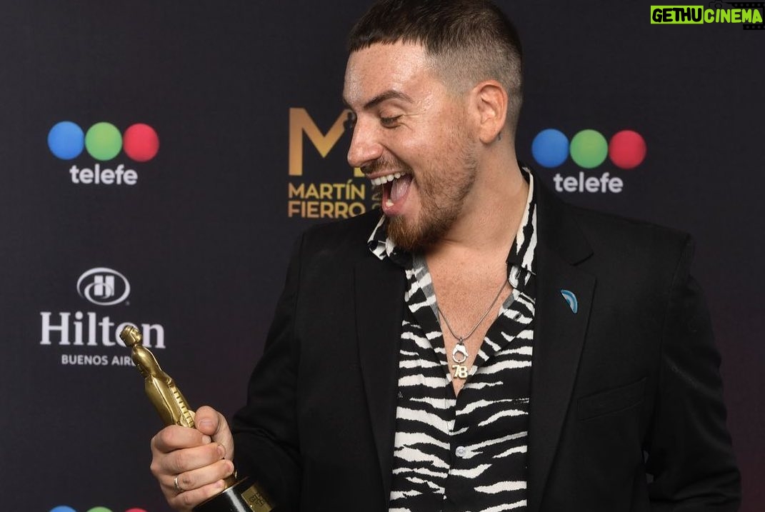 Federico Bal Instagram - Es que no lo supero. Último post de los #MartinFierro2023 lo prometo! Como detalle de color, vean el momento del triunfo, las mozas casi vuelan con la burrata por los aires. Gracias aptra, una vez más. Hilton Buenos Aires