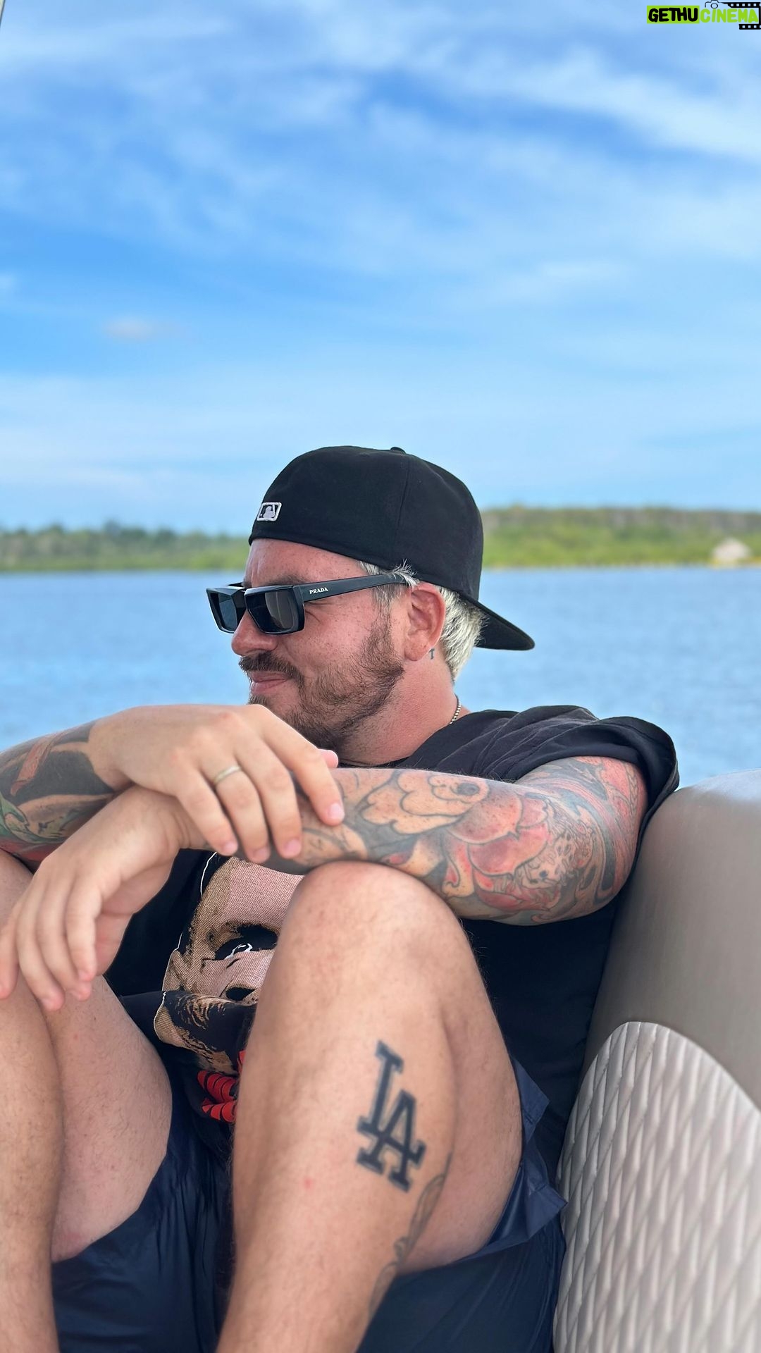 Federico Bal - 5.4K Likes - NAYARA, uno de los mejores hoteles que estuve en mi vida!
A 20 minutos de navegación de la Isla Colón, en Bocas del Toro, existe el paraiso y se llama @nayarabocasdeltoro
Este es el hotel 5 estrellas más sustentable de toda América Latina y te quiero mostrar de lo que estamos hablando!
Con @restodelmundo13 y mi primo @bal.luciano pudimos darnos el gusto de recorrer toda la isla, disfrutar cada rincón y hasta cenar junto al mar al lado de la fauna marina.
Esto no es Bali, esto es Panamá y te recomiendo que vengas a conocer este lugar increible!
Gracias
@nayararesorts
@copaairlines
@universal.assistance
@soyernestovelasquez
@belucicala
@bocasluxuryrentacar
@ojosdeltigreagency
#panama #nayara #restodelmundo #canal13 #bocasdeltoro #bocas #paraiso #turismo #travel #viajar #cabañas #isla #navegar #playa #beach #island #tv #familia #family #experiencia #aventura #destinos #traveling #influencer #bal #mar #oceano #paradise #vip