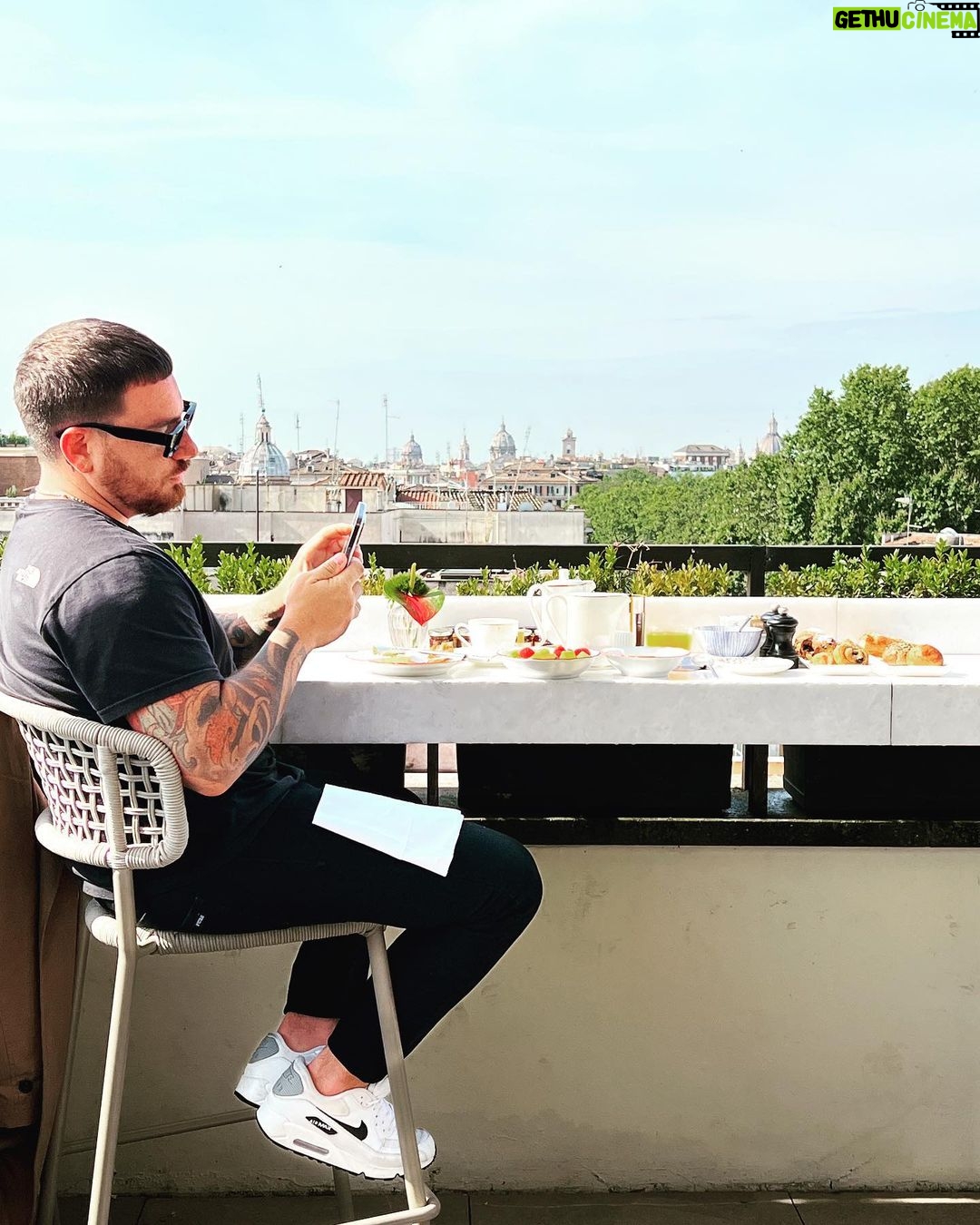 Federico Bal Instagram - El mejor hotel de #Roma @thefirstroma ! Con hidromasaje en el cuarto con una terraza increíble, a 2 cuadras de Piazza de Popolo y a 1 de Via del Corso, unas camas espectaculares para descansar todo lo caminado y un desayuno con vista panorámica de la ciudad soñado! #roma #italia #hotel Rome, Italy