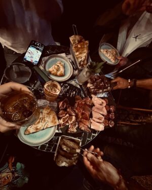 Federico Bal Instagram - R O M A ♥️

Podría decir tanto de esta ciudad, de su gente, sus comidas, sus calles, los amigos, la noche. Pero prefiero subir estas fotos que hablan solas, a modo de adelanto de lo que verán en unas semanas por @restodelmundo13 ! Volvemos a casa, pero con una valija repleta de anécdotas 🥹🇮🇹♥️