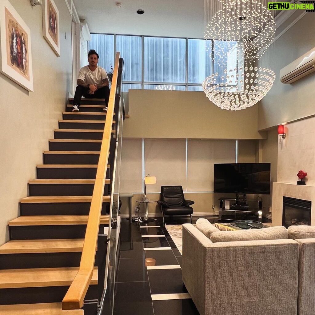 Federico Bal Instagram - Miren el increible Penthouse donde nos hospedaron nuestros amigos de @yongesuites en pleno centro de #Toronto 🇨🇦💫❤️🙏 Yonge Suites