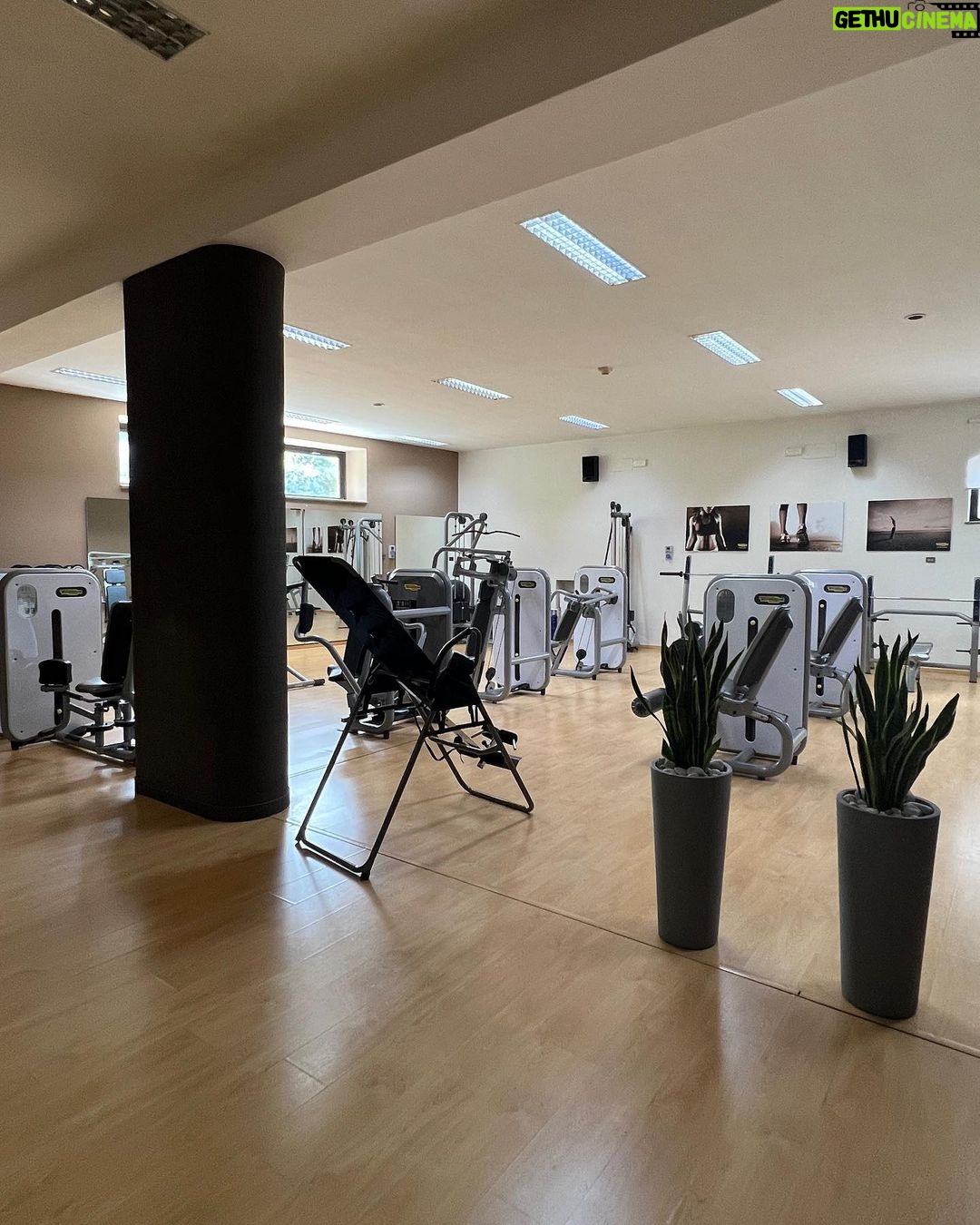 Federico Bal Instagram - Quiero dejarles unas fotos de lo que fue nuestro paso por Buggio. Es realmente Impresionante, el mejor hotel en el corazón Italiano! Pileta, Paddle, Spa… de todo! El Hotel Park ai Cappuccino tiene cuartos muy cómodos y un desayuno completisimo! Muchas gracias @hotelcappuccini volveremos! Gubbio, Umbria, Italy
