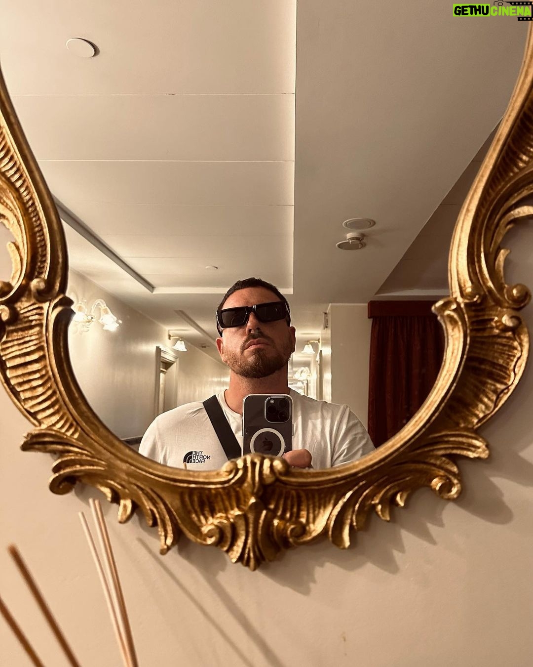Federico Bal - 11.1K Likes - Les dejo unas postales desde Génova, la tierra de mis ancestros, de los Barbieri. Una visita emocionante a la tierra madre de muchos argentinos. Pronto lo verán en @restodelmundo13 !
Seguimos recorriendo Italia, más feliz no puedo estar 🇮🇹🤯♥️🫶🏻✈️