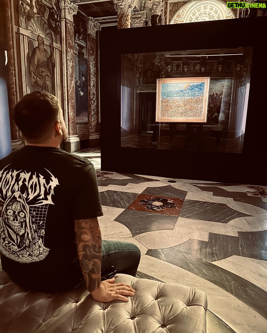 Federico Bal - 11.1K Likes - Les dejo unas postales desde Génova, la tierra de mis ancestros, de los Barbieri. Una visita emocionante a la tierra madre de muchos argentinos. Pronto lo verán en @restodelmundo13 !
Seguimos recorriendo Italia, más feliz no puedo estar 🇮🇹🤯♥️🫶🏻✈️