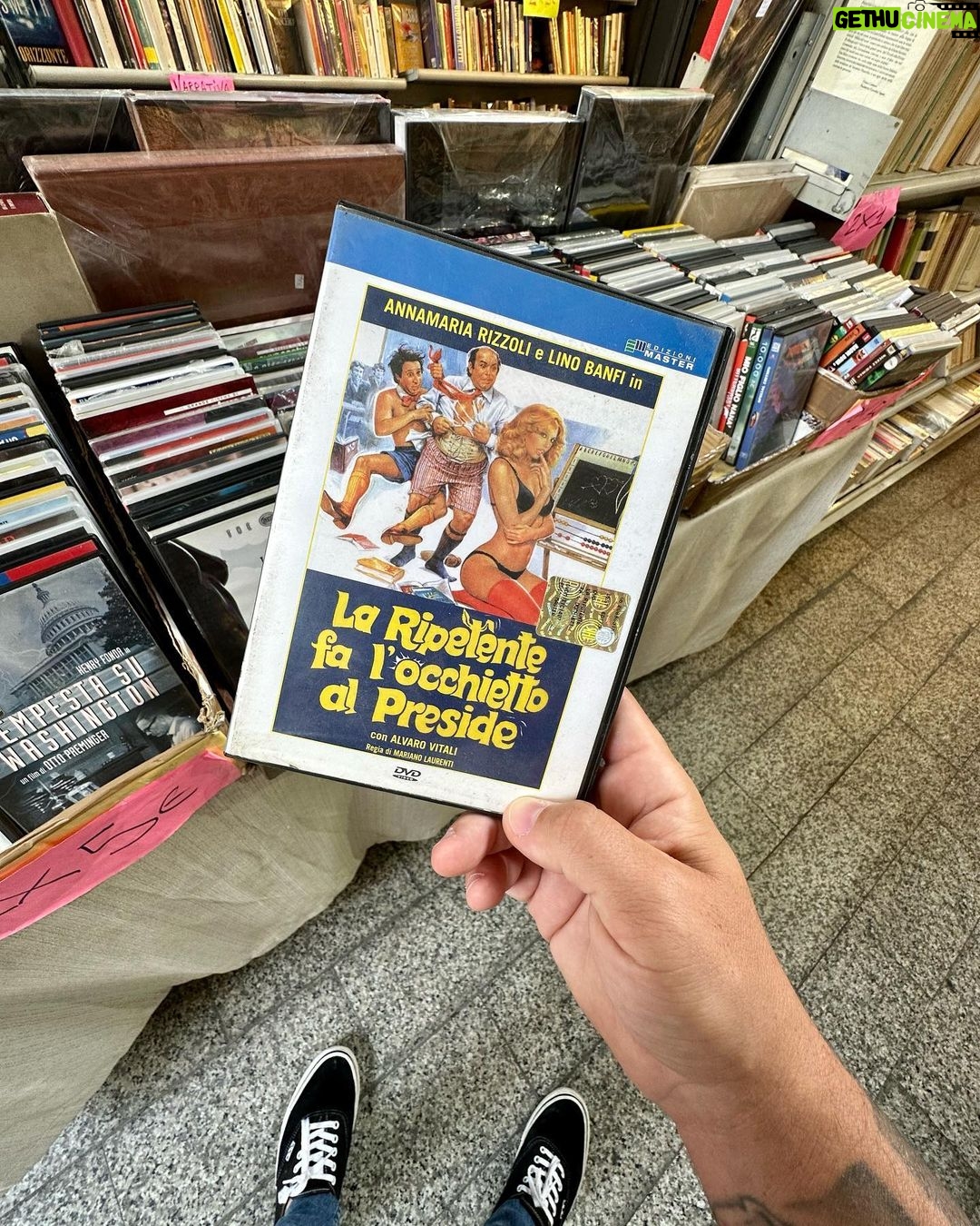 Federico Bal - 11.1K Likes - Les dejo unas postales desde Génova, la tierra de mis ancestros, de los Barbieri. Una visita emocionante a la tierra madre de muchos argentinos. Pronto lo verán en @restodelmundo13 !
Seguimos recorriendo Italia, más feliz no puedo estar 🇮🇹🤯♥️🫶🏻✈️
