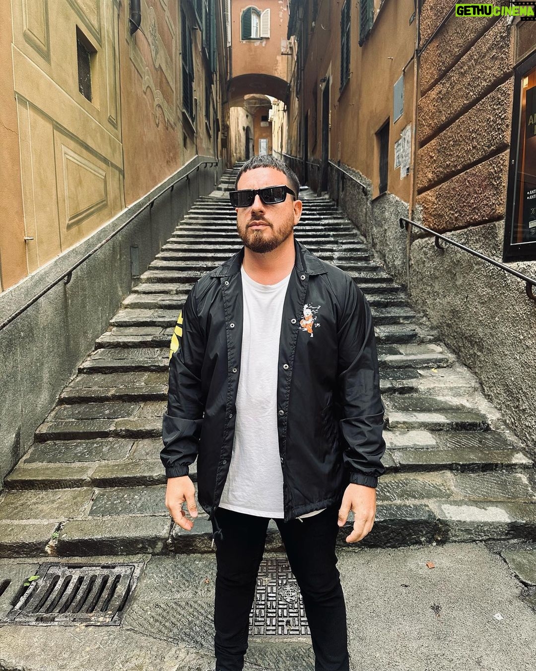 Federico Bal - 11.1K Likes - Les dejo unas postales desde Génova, la tierra de mis ancestros, de los Barbieri. Una visita emocionante a la tierra madre de muchos argentinos. Pronto lo verán en @restodelmundo13 !
Seguimos recorriendo Italia, más feliz no puedo estar 🇮🇹🤯♥️🫶🏻✈️