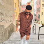 Federico Bal Instagram – Dos looks que parlan italiano pero los traje de Buenos Aires y son de los amigos de @sonobydolce Milan, Italy