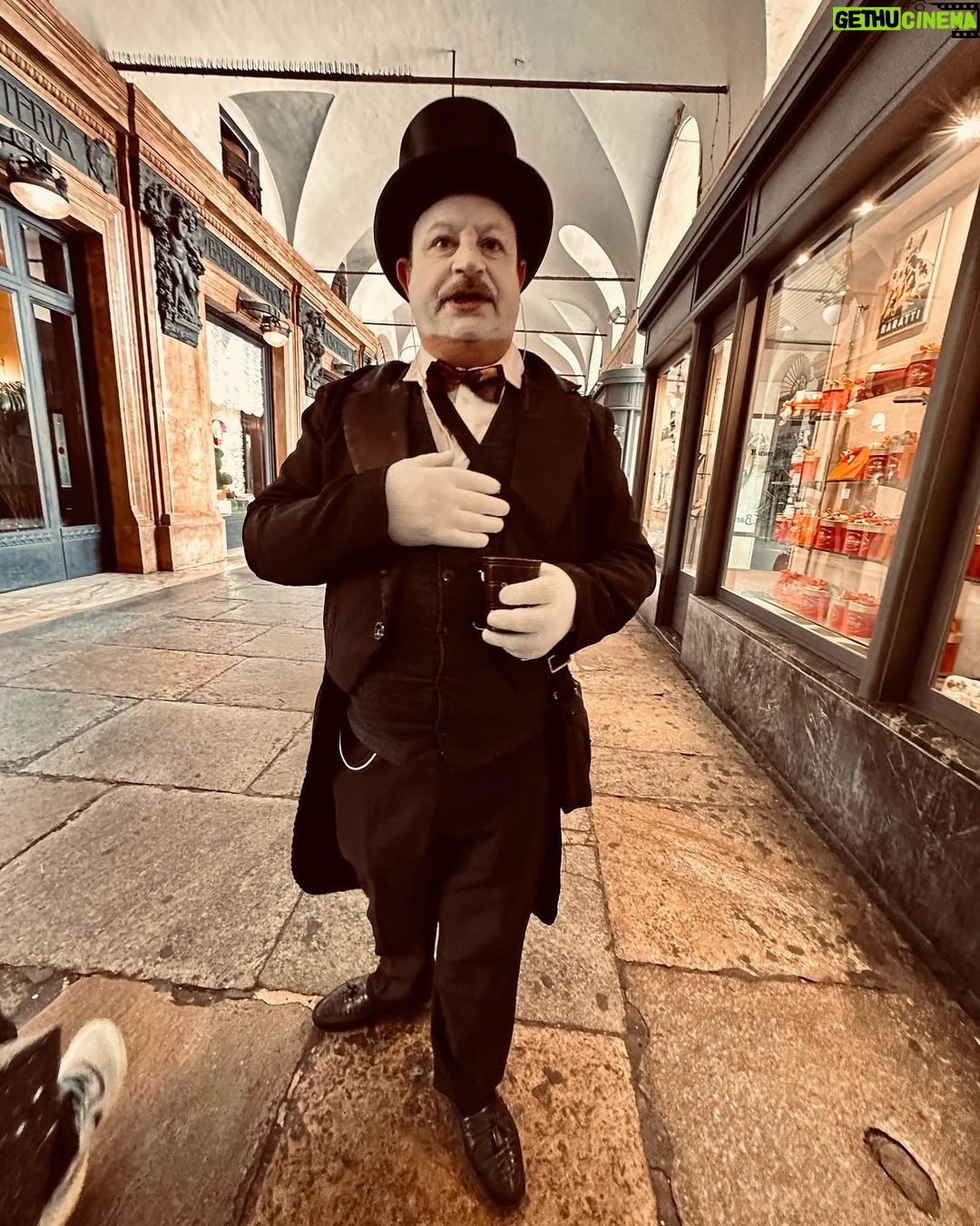 Federico Bal - 6.9K Likes - Seguimos recorriendo Italia. No se imaginan los programas que se vienen en @restodelmundo13 ! Acá les dejo unas random de Turín. Que ciudad, que placer poder recorrer estos lugares y en muy poco tiempo poder mostrárselos en la pantalla de @eltrecetv ! Es mi trabajo soñado? Claro que si.