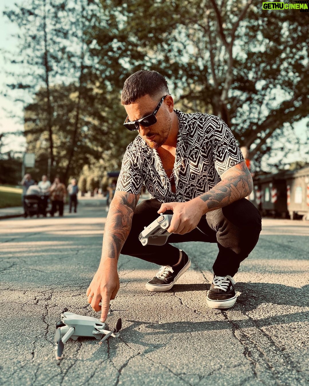 Federico Bal - 6.9K Likes - Seguimos recorriendo Italia. No se imaginan los programas que se vienen en @restodelmundo13 ! Acá les dejo unas random de Turín. Que ciudad, que placer poder recorrer estos lugares y en muy poco tiempo poder mostrárselos en la pantalla de @eltrecetv ! Es mi trabajo soñado? Claro que si.