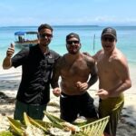 Federico Bal Instagram - Bocas del Toro, el caribe de Panamá 🇵🇦🫶🏻😍 El próximo domingo en @restodelmundo13 te presentamos este archipíelago de más de 300 islas que tuvimos el encanto de conocer! En septiembre y parte de octubre tranquilidad y calma en el agua, el resto del año, en muchas de sus playas, los surfers vienen en busca de excelentes olas. Salimos desde la ciudad de Panamá en un vuelo muy corto de 50 minutos para llegar a la Isla Colón. El aeropuerto está pegado a este pueblo encantador en donde su gente nos recibió con tremenda calidez! Con la gestión del primo @bal.luciano nos recibieron allí dos genios Argentinos @octaviofernadezb y @martinpedeee , y desde ese momento todos nos trataron como de la familia! Martín nos recibió en @tropicalsuitesbocas el único hotel de Bocas del Toro con pileta junto al mar. Ese mismo día nos sorprendió con un atardecer rojo fuego increible y banda de jazz en vivo en @bambuda.hotels otro de los hoteles de @taso.hotels Ellos trabajaron muchísimo para que podamos mostrarles este gran viaje! Te mostramos un adelanto de algunos lugares… ✅ Sunset en Isla Colón desde @bambuda.hotels ✅ Navegación por manglares ✅ Isla Zapatilla, una experiencia junto a Nico de @eclypsedemar que no te podés perder! Panamá es un destino 100% recomendable! Tenés vuelos directos a ciudad de Panamá con @copaairlines desde más de 75 ciudades! Y siempre tené en cuenta viajar protegido! Nosotros te recomendamos que lo hagas con @universal.assistance Gracias a todos por ayudarnos y darnos tantos momentos de felicidad, en unos días viene más contenido! @soyernestovelasquez @juanoswald @pepidiez @dan.adelman.dan @nicolasfunez @sapircosa @eltrecetv #panama #restodelmundo #canal13 #bocasdeltoro #bocas #paraiso #turismo #travel #viajar #buceo #dive #diving #scuba #isla #navegar #playa #beach #island #friends #tv #familia #family #experiencia #aventura #destinos #traveling #influencer