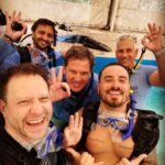 Federico Bal Instagram – Luego del último viaje a Panamá, el curso de BUCEO para poder certificar y obtener el brevet (carnet) era una parada obligada!! 

Resto del Mundo con @balfederico @diezpepi junto a @buceogalapago que son amigos de la casa y @bal.luciano que ya tiene su certificación, nos anotamos para poder disfrutar de una manera más segura y consciente el mundo subacuático!! 

Rodrigo, el titular de @buceogalapago nos da de manera intensiva este curso teórico y práctico, que luego finalizará haciendo una ultima inmersión en un lago de Pilar adonde se llevará a cabo la certificación!! Además planificaremos junto a ellos un viaje especial para ir a bucear aplicar todos los conocimientos adquiridos!!

En @restodelmundo13 super contentos y tranquilos de estar en mano de los que mejor saben!!

Es importante prestar mucha atencion y repetir los ejercicios!! Abajo en el agua a 15 mts de profundidad pueden pasar cosas y uno debe estar preparado para aplicar los conocimientos que te dan en el curso!

Además sea cual fuere el destino que tomemos para ir a bucear, siempre estamos protegidos con @universal.assistance 

Galapago Buceo entrega certificacion CMAS que es válida en todo el mundo y tiene sedes en casi todos los destinos

🤿🤿🤿

#buceo #diving #scuba #snorkeling #scubadiving #scubadive #cursodebuceo #cmas #openwater #oceano #mar #inmersion #estudiante #buzo #bal #restodelmundo #curso #bajoelmar #certificacion #aguasabiertas #escueladebuceo Club El Chasqui