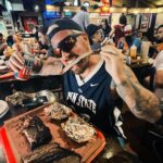 Federico Bal Instagram - No se si es una genialidad o una terrible idiotez. Pero salió ese contenido desde el mejor grill de Texas. No pueden dejar de pasar por @terryblacks_bbq 😍 Te amo Austin, es muy por acá. Austin, Texas
