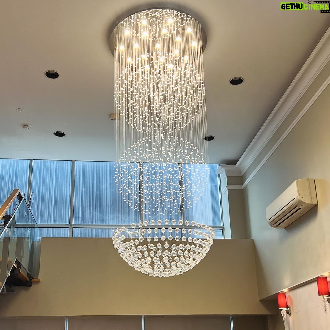 Federico Bal Instagram - Miren el increible Penthouse donde nos hospedaron nuestros amigos de @yongesuites en pleno centro de #Toronto 🇨🇦💫❤️🙏 Yonge Suites