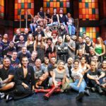 Federico Bal Instagram - Fin de una temporada más. Y no cualquier temporada. Fue un viaje hermoso desde principio a fin. Conocí gente maravillosa. Me hice amigos para siempre. Nos reímos, disfrutamos, divertimos, lloramos, pero por sobre todas las cosas tuvimos la suerte de hacerlo arriba de un escenario. El teatro es sanador, sobretodo en momentos de crisis como estamos viviendo todos los argentinos, por eso, la importancia de cuidar la cultura, el entretenimiento, se hace más que fundamental para el crecimiento de un país. Mas que agradecido me siento con todo el público q nos eligió y se sumo a levantar la bandera de la diversidad, de ser quien uno quiera ser! Técnica, artística, todos unidos como una gran familia, hicimos que la vida sea un poquito más colorida, y algo mejor que hacerlo en el cumple numero 150 en la bella Mar del plata? Yo creo q no. Los adoro y van a estar siempre en mi corazón! Por más risas y mas show! Por más @kinkyargentina en nuestras vidas! . . . . . . Gracias por la oportunidad @miguel.pardok @rimasproducciones @pardoproduccionesok @centrodeartemdp Gracias por su apoyo y enseñanzas @rickypashkus @guswons @barbymajule @soymatiasibarra @marianozitook @maxi_cardaci Ph @vanesafresnofotografias #KinkyBoots #KinkyBootsMusical #JustBe #TeatroMusical Mar del Plata, Argentina