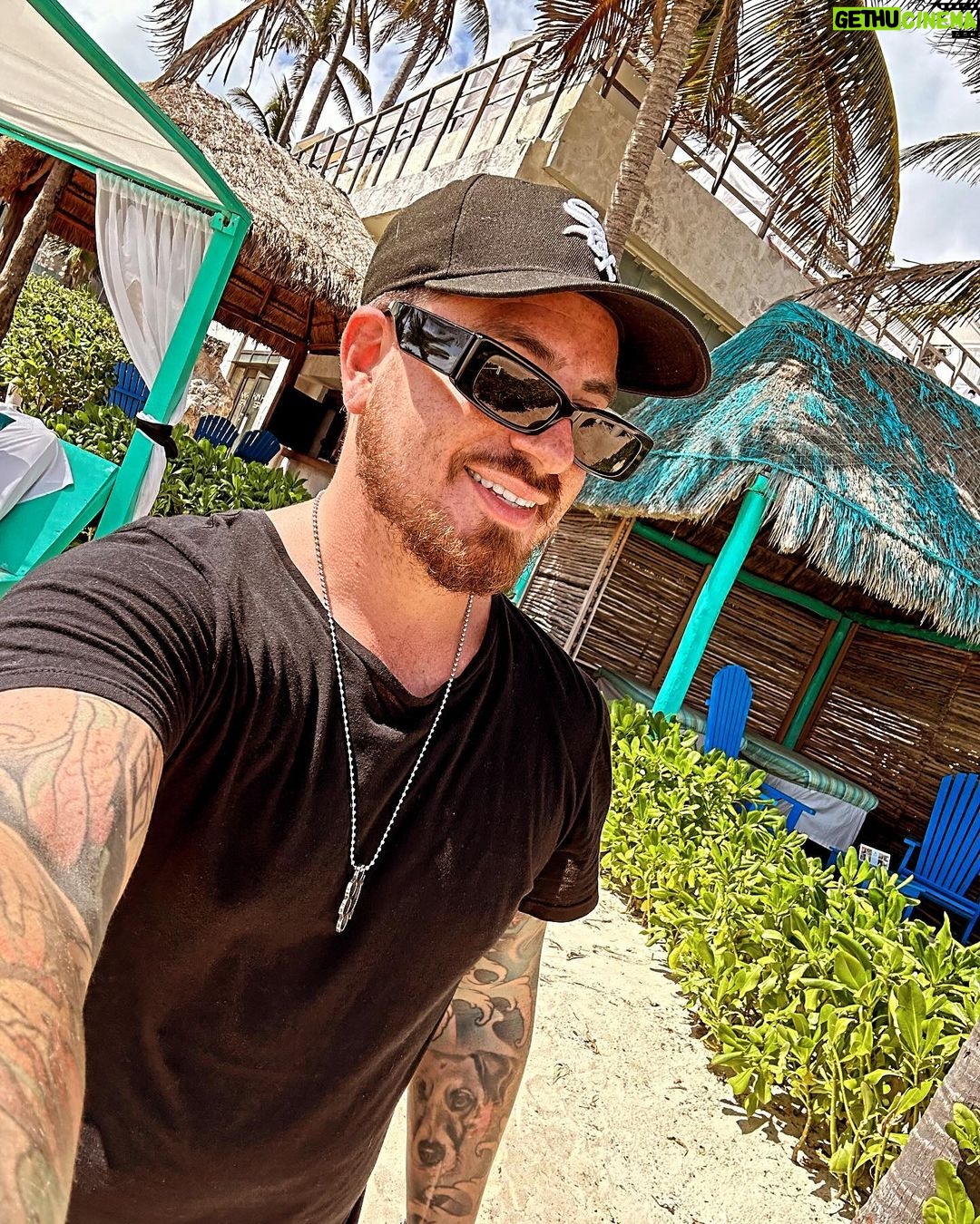 Federico Bal Instagram - Las TIERRAS MAYAS en el caribe Mexicano đ Estuvimos en CancĂșn grabando para @restodelmundo13 y queria compartir este carrete de fotos y que puedan vivir esto junto a mi. Obvio que luego les mostraremos este viaje en el programa por @eltrecetv â
Isla Mujeres â
Paseo en CatamarĂĄn â
Show en âCOCO BONGOâ â
Lucha Libre âLuchaTitlanâ Una de las mejores ubicaciones que tuvimos en la zona hotelera junto a @OasisHotels y mil actividades para hacer gracias a @viajescaribemaya Este hotel sin dudas me sorprendiĂł y la atencion en @ThePyramidCancun fue un lujo gracias a la gestion de mi primo @Bal.Luciano que siempre estĂĄ en todos los detalles junto a mi amigo y productor @juanoswald #mexico #cancun #viaje #rivieramaya #maya #vivamexico #turismo #travel #trip #restodelmundo #tv #canal13 #bal #aventura #experiencias #playa #caribe #mar CancĂșn, Quintana Roo, MĂ©xico